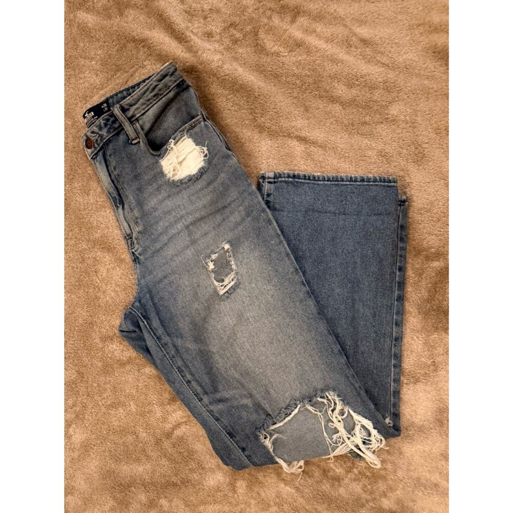 Hollister Women's Light Wash Distressed Ultra High Rise Dad Jean, Size 3R